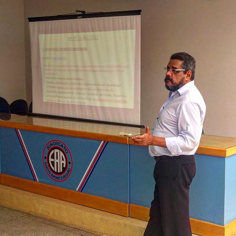 Vagney Borges de Castro palestrando em conferência
